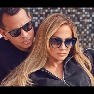 ✨BRAND NEW ✨ QUAY X JLO REINA SUNGLASSES